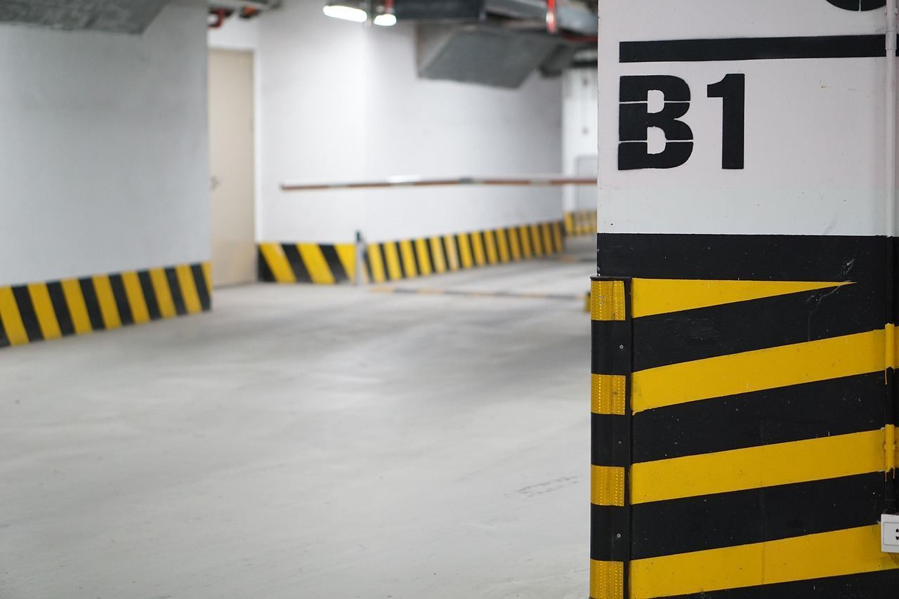 Diplomat Parkway parking structure low ceiling clearance sign, 6'8